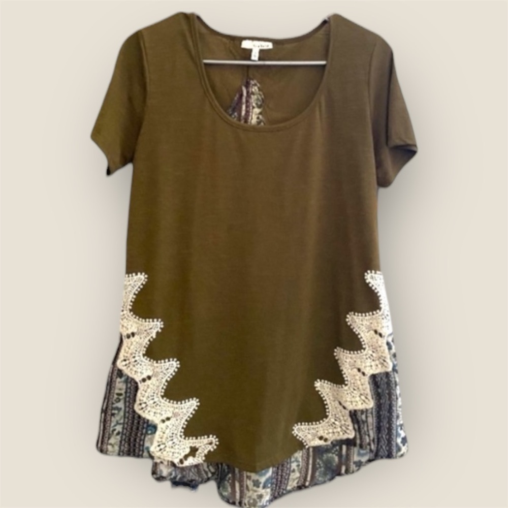 NWOT lace detailed summer top
